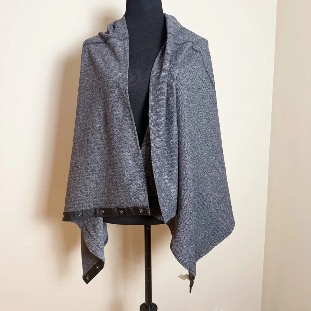 Lululemon Vinaysa Scarf in Grey Herringbone